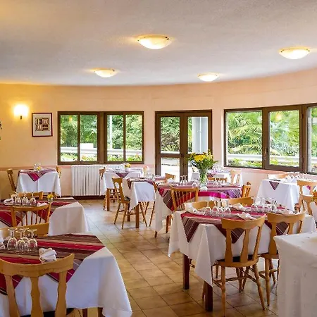 Logis Du Lavedan Отель 2*